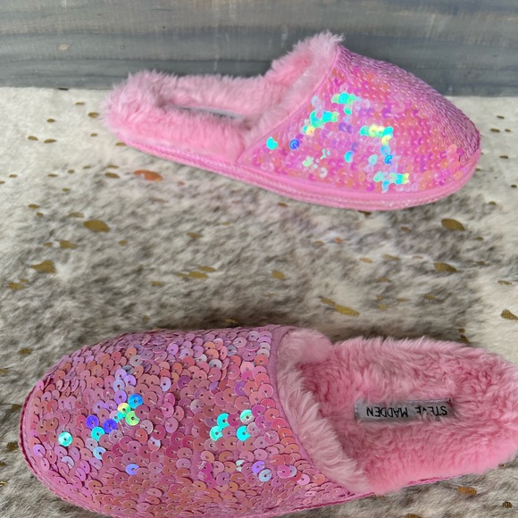 Super Awesome Steve Madden Pink Sequins, Fluffy Slipper, size Large 8-10 - Picture 3 of 8